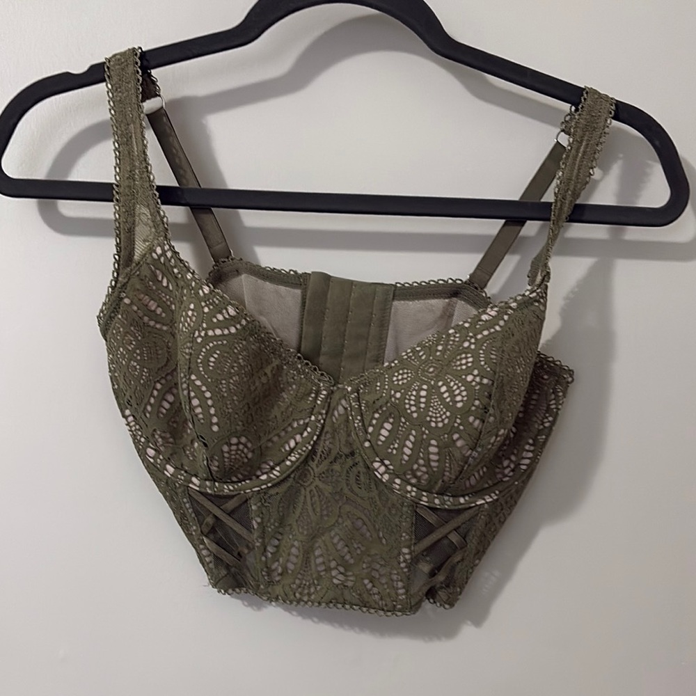 Victoria’s Secret Wired Olive Green Lace Bra 34D.